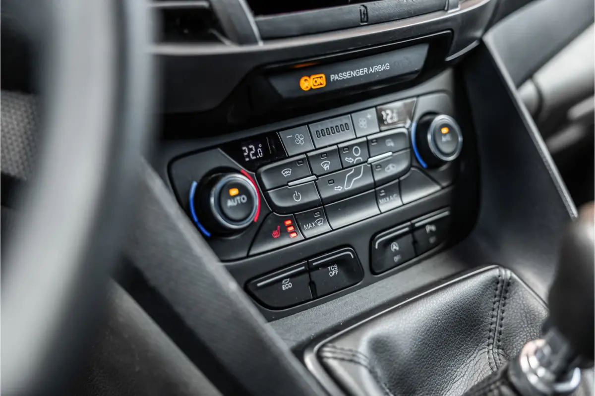 1.0 Ecoboost L2 | Marge | BTW & BPM Vrij | CarPlay | Camera | Navigatie | Stoelverwarming | DAB | 3-Zitter | Trekhaak | Nieuwe APK