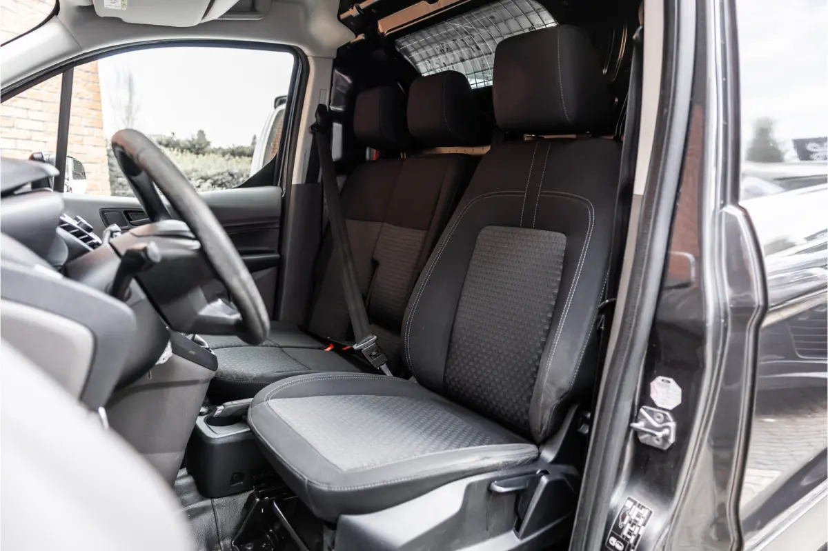 1.0 Ecoboost L2 | Marge | BTW & BPM Vrij | CarPlay | Camera | Navigatie | Stoelverwarming | DAB | 3-Zitter | Trekhaak | Nieuwe APK