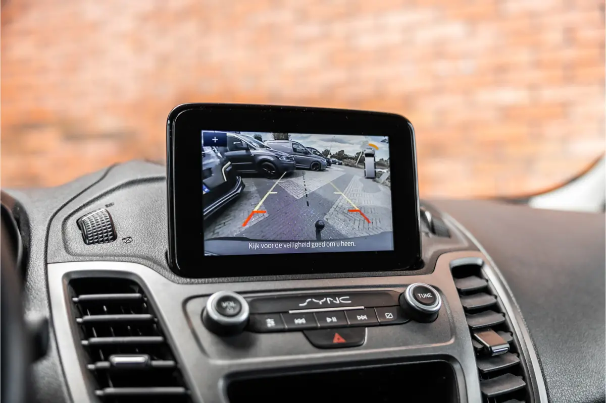 1.0 Ecoboost L2 | Marge | BTW & BPM Vrij | CarPlay | Camera | Navigatie | Stoelverwarming | DAB | 3-Zitter | Trekhaak | Nieuwe APK