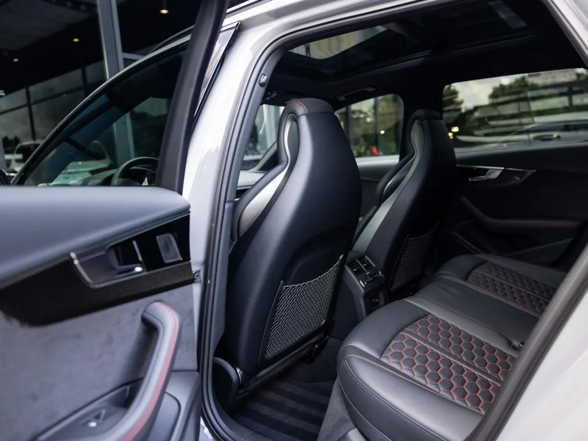 2.9 TFSI RS 4 quattro competition plus kuipstoelen | BANG & OLUFSEN | 280 KM/U | PANORAMA/SCHUIF-KANTEDAK | NARDOGRIJS | ADAPTIVE CRUISE CONTROL | CARBON INTERIEUR | KEYLESS ENTRY |