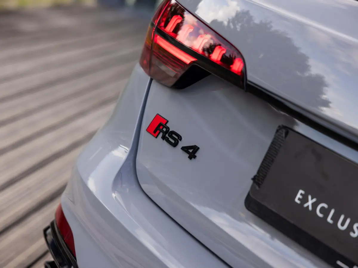 2.9 TFSI RS 4 quattro competition plus kuipstoelen | BANG & OLUFSEN | 280 KM/U | PANORAMA/SCHUIF-KANTEDAK | NARDOGRIJS | ADAPTIVE CRUISE CONTROL | CARBON INTERIEUR | KEYLESS ENTRY |