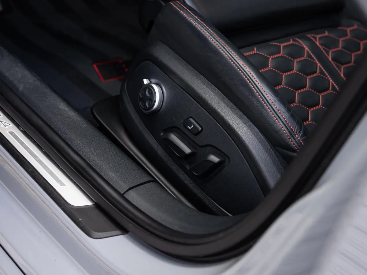 2.9 TFSI RS 4 quattro competition plus kuipstoelen | BANG & OLUFSEN | 280 KM/U | PANORAMA/SCHUIF-KANTEDAK | NARDOGRIJS | ADAPTIVE CRUISE CONTROL | CARBON INTERIEUR | KEYLESS ENTRY |