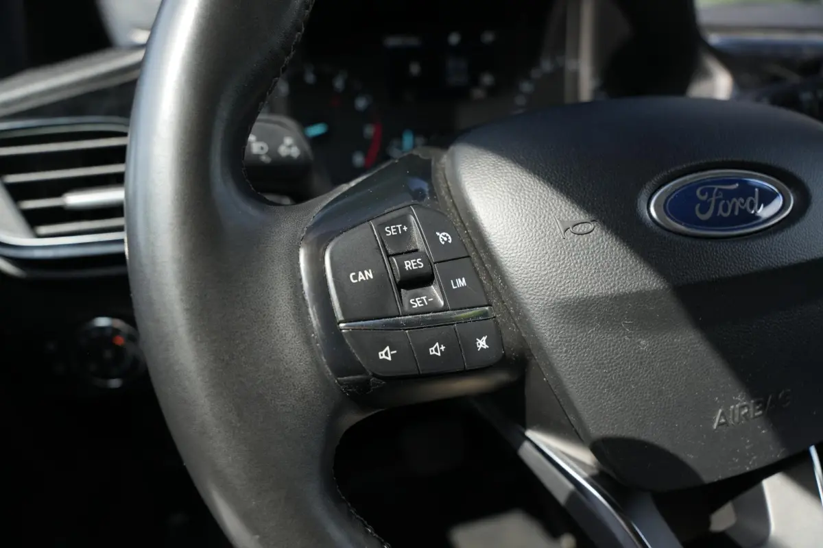 1.0 EcoBoost Hybrid Titanium