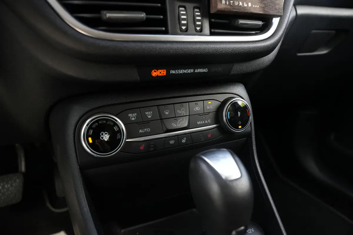 1.0 EcoBoost Hybrid Titanium