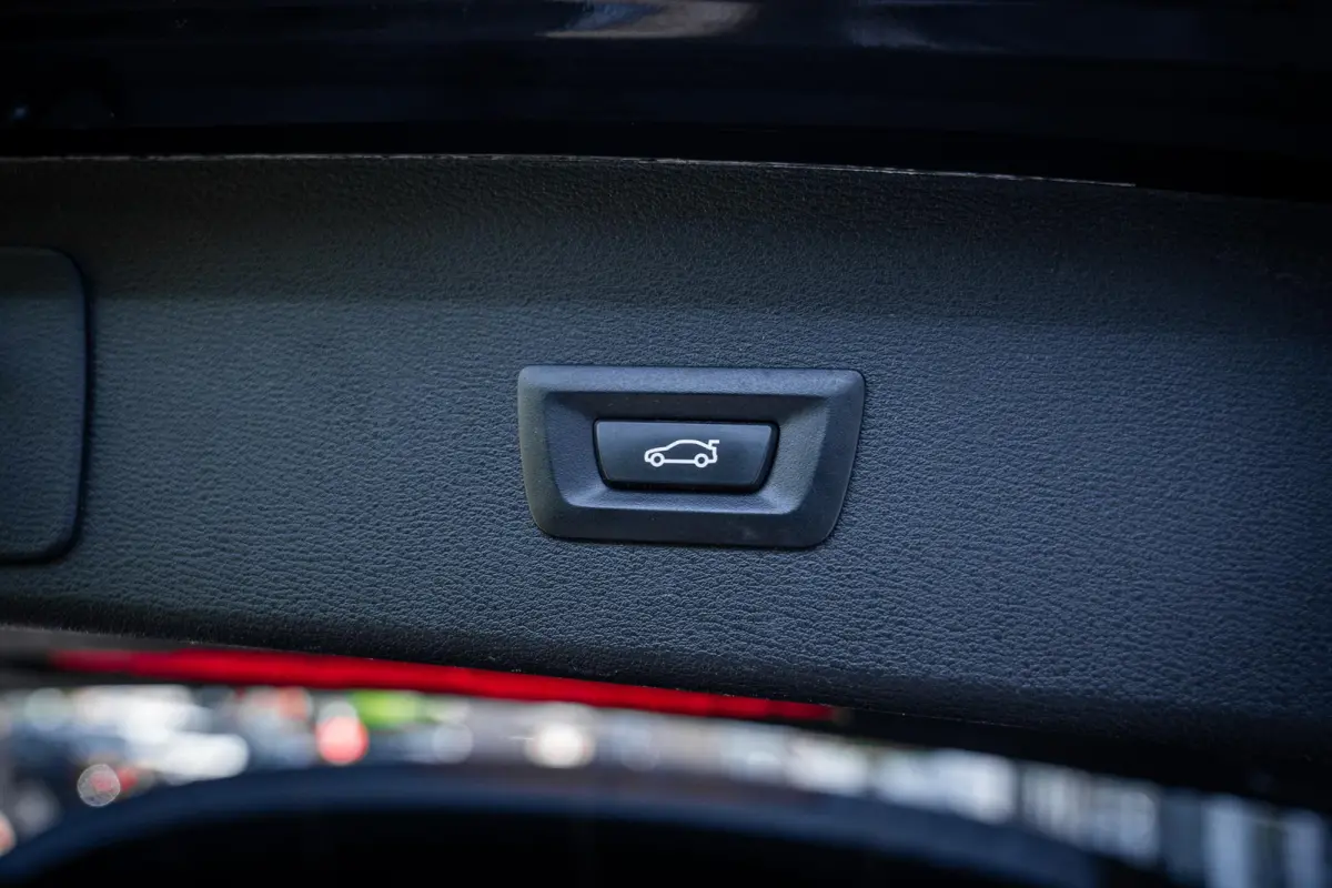 xDrive20i 192pk M-Sport Pano-dak|Camera|Elek-A.klep|Sportstoelen|Sfeerverlichting