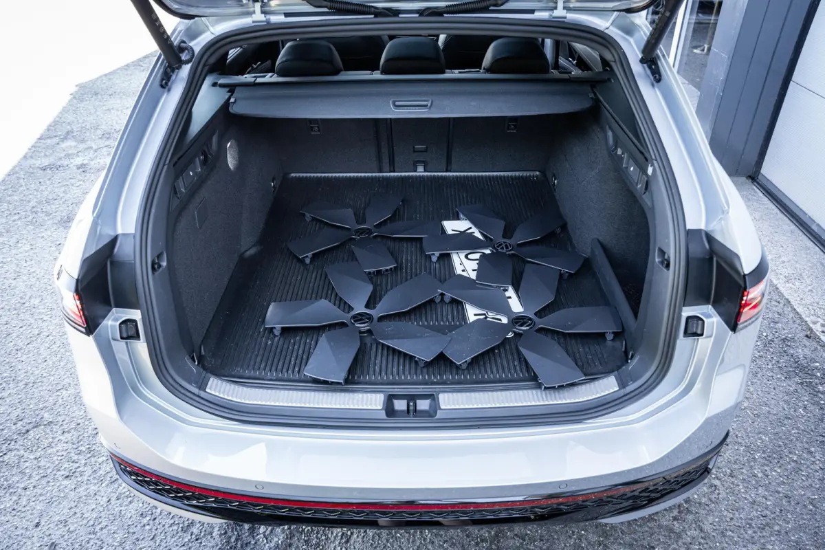 1.5 eHybrid R-Line Black-Style Org.NL|Pano|Massage|Elek-trekhaak|Winterpack|Camera|1e-eig.|Fabrieksgarantie