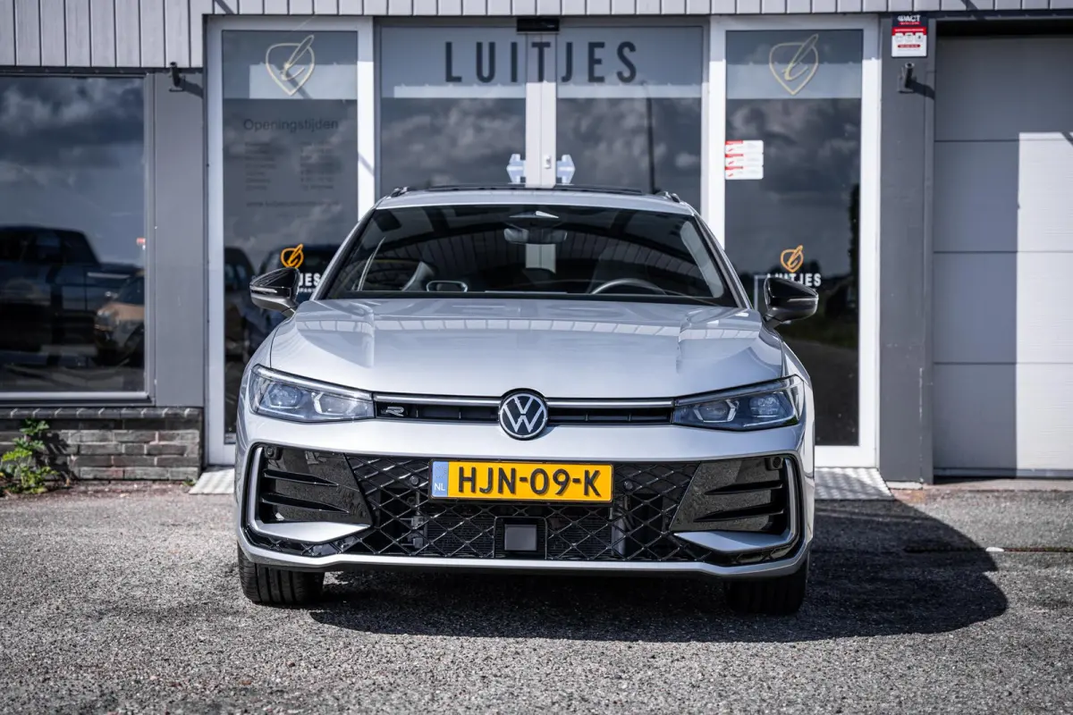 1.5 eHybrid R-Line Black-Style Org.NL|Pano|Massage|Elek-trekhaak|Winterpack|Camera|1e-eig.|Fabrieksgarantie