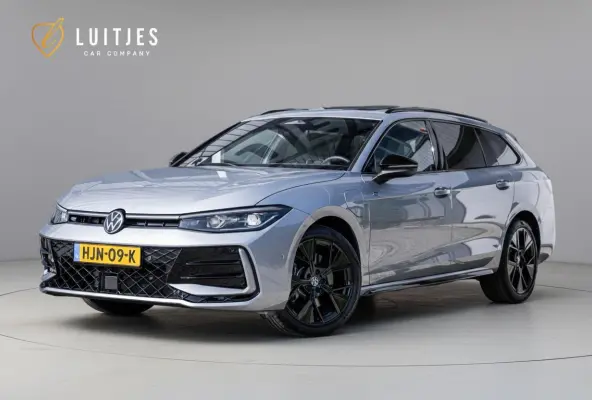 1.5 eHybrid R-Line Black-Style Org.NL|Pano|Massage|Elek-trekhaak|Winterpack|Camera|1e-eig.|Fabrieksgarantie