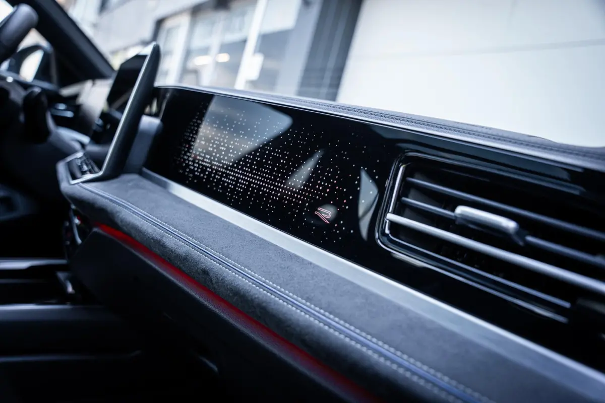 1.5 eHybrid R-Line Black-Style Org.NL|Pano|Massage|Elek-trekhaak|Winterpack|Camera|1e-eig.|Fabrieksgarantie