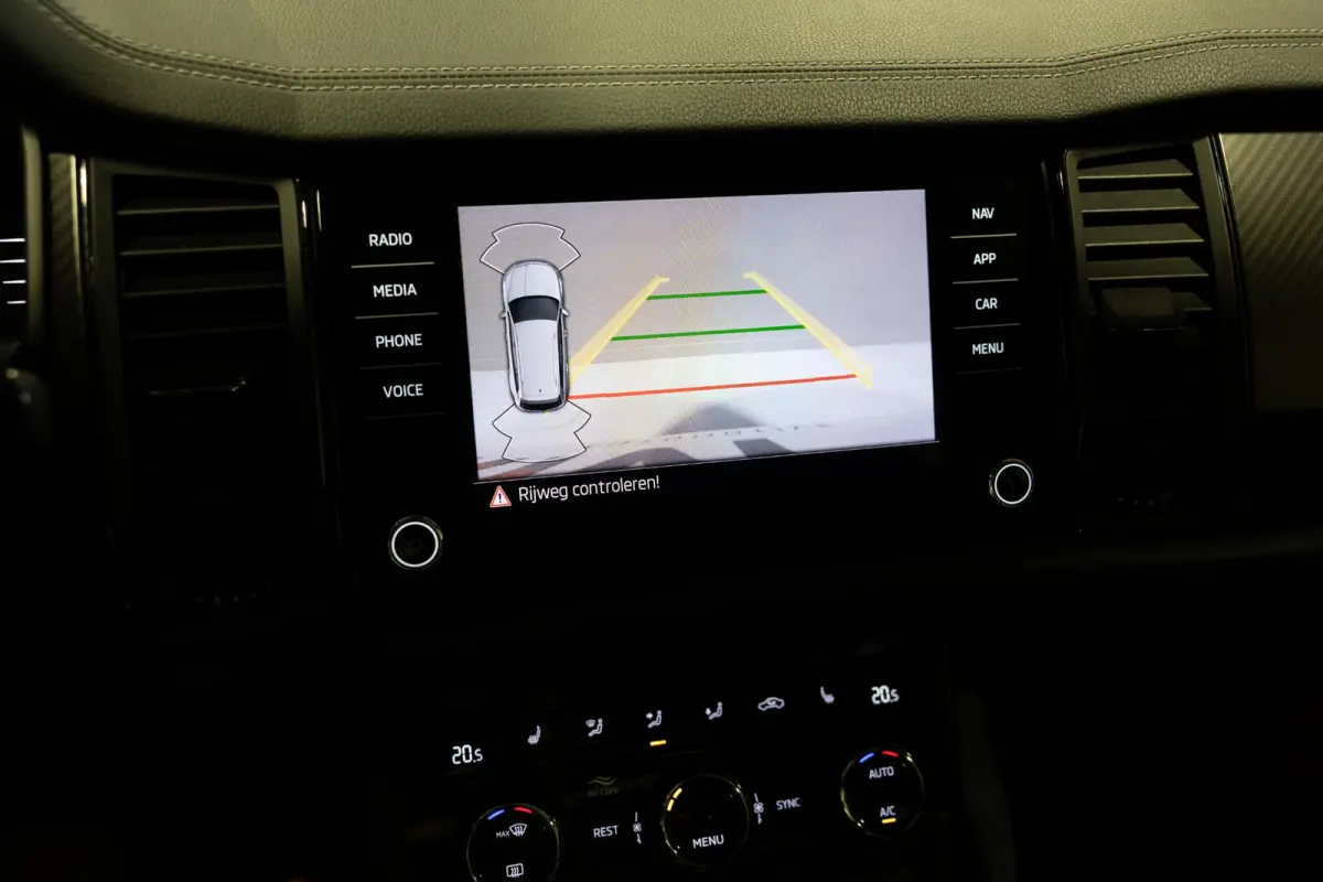 1.5 TSI Sportline Business / 150pk / Trekhaak / Panorama dak / Achteruitrij camera /