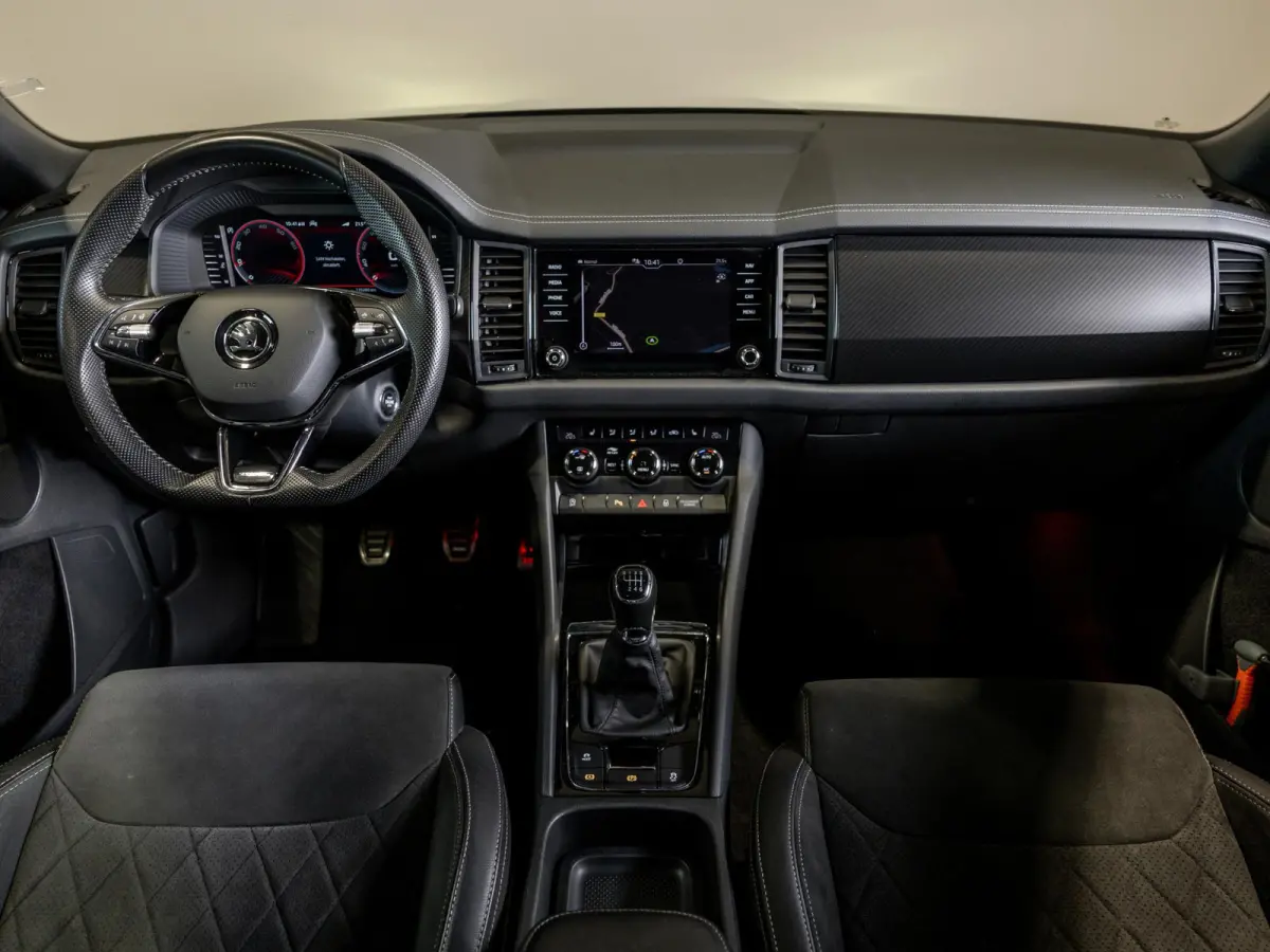 1.5 TSI Sportline Business / 150pk / Trekhaak / Panorama dak / Achteruitrij camera /