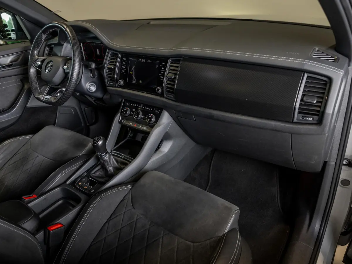 1.5 TSI Sportline Business / 150pk / Trekhaak / Panorama dak / Achteruitrij camera /