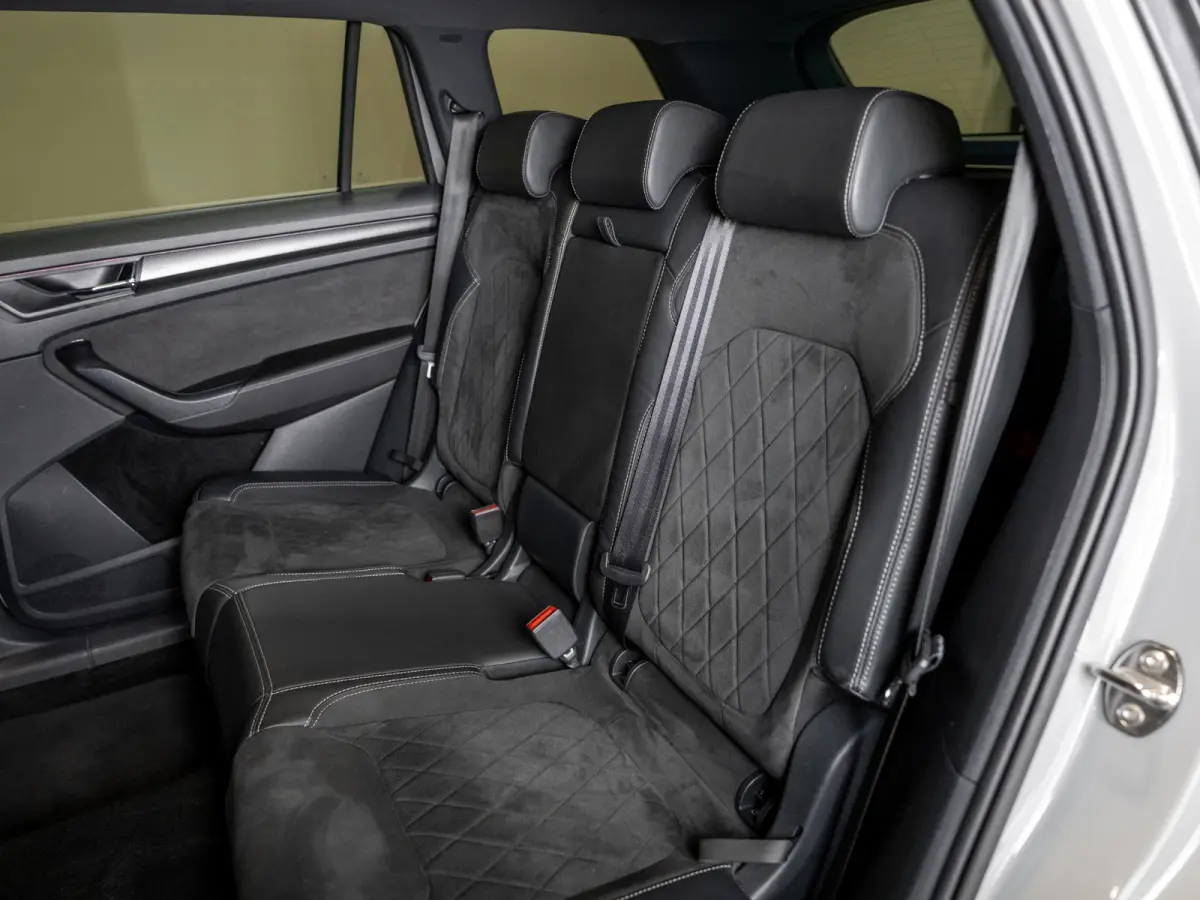 1.5 TSI Sportline Business / 150pk / Trekhaak / Panorama dak / Achteruitrij camera /