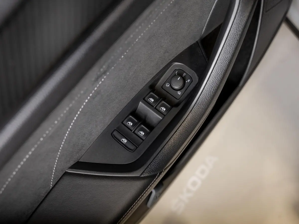 1.5 TSI Sportline Business / 150pk / Trekhaak / Panorama dak / Achteruitrij camera /