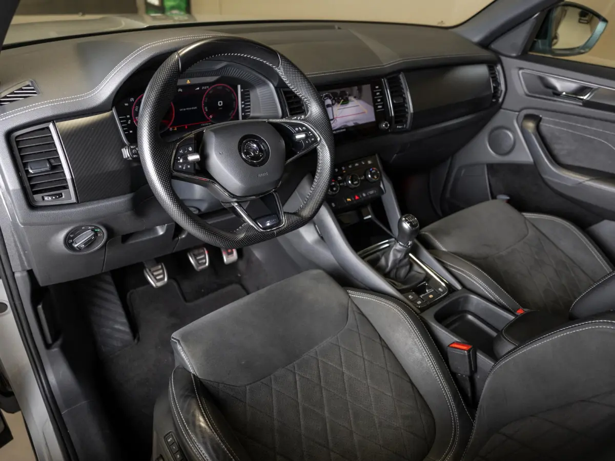1.5 TSI Sportline Business / 150pk / Trekhaak / Panorama dak / Achteruitrij camera /