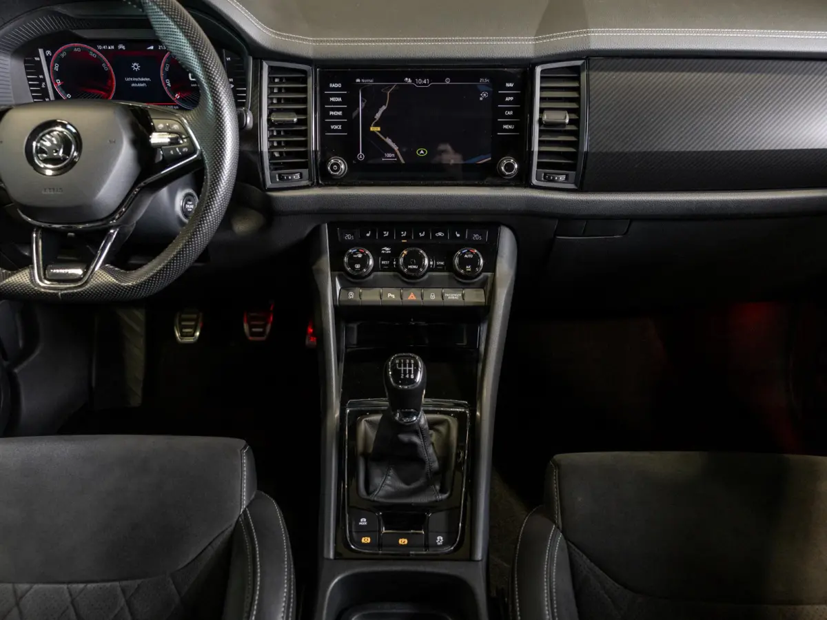 1.5 TSI Sportline Business / 150pk / Trekhaak / Panorama dak / Achteruitrij camera /
