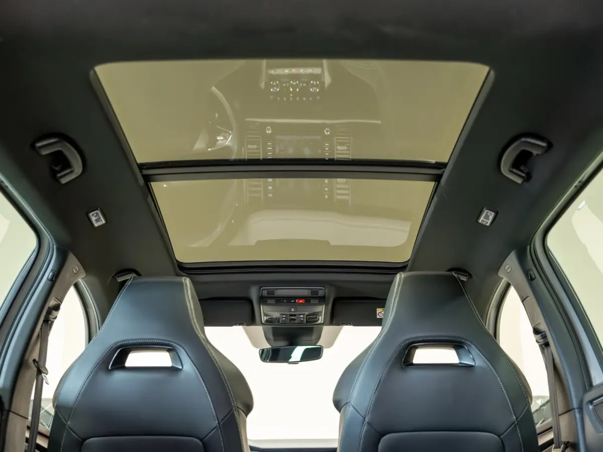 1.5 TSI Sportline Business / 150pk / Trekhaak / Panorama dak / Achteruitrij camera /