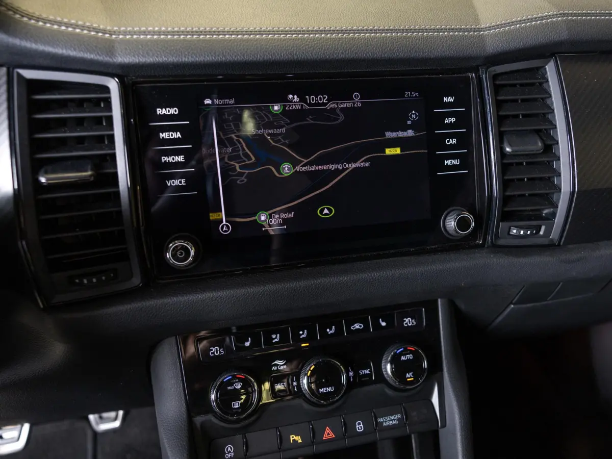 1.5 TSI Sportline Business / 150pk / Trekhaak / Panorama dak / Achteruitrij camera /