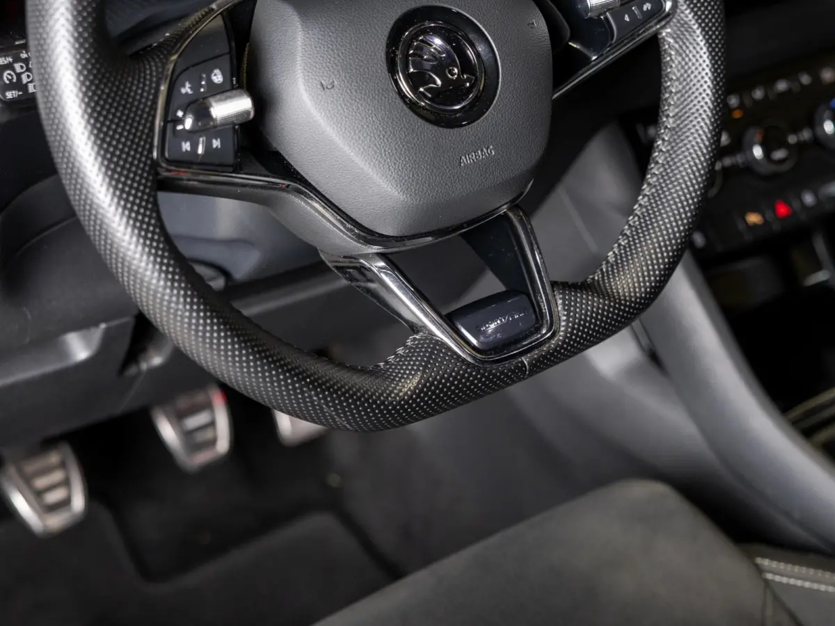 1.5 TSI Sportline Business / 150pk / Trekhaak / Panorama dak / Achteruitrij camera /