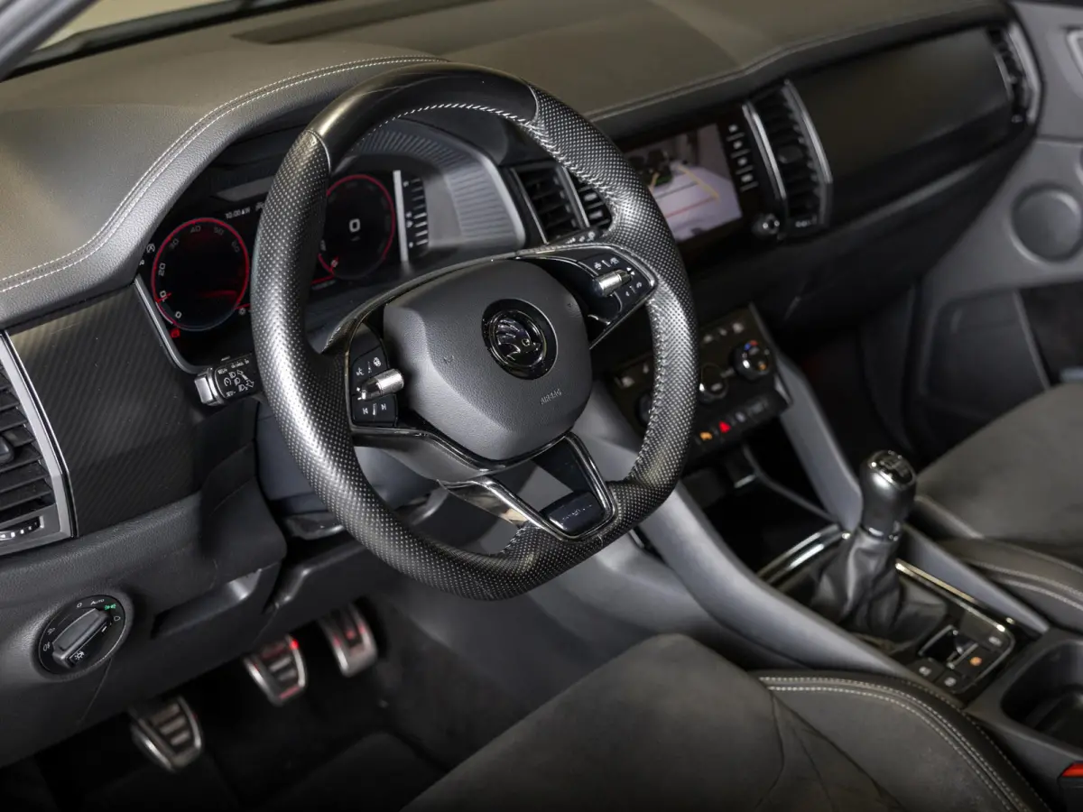 1.5 TSI Sportline Business / 150pk / Trekhaak / Panorama dak / Achteruitrij camera /