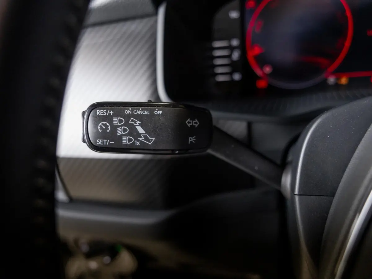 1.5 TSI Sportline Business / 150pk / Trekhaak / Panorama dak / Achteruitrij camera /