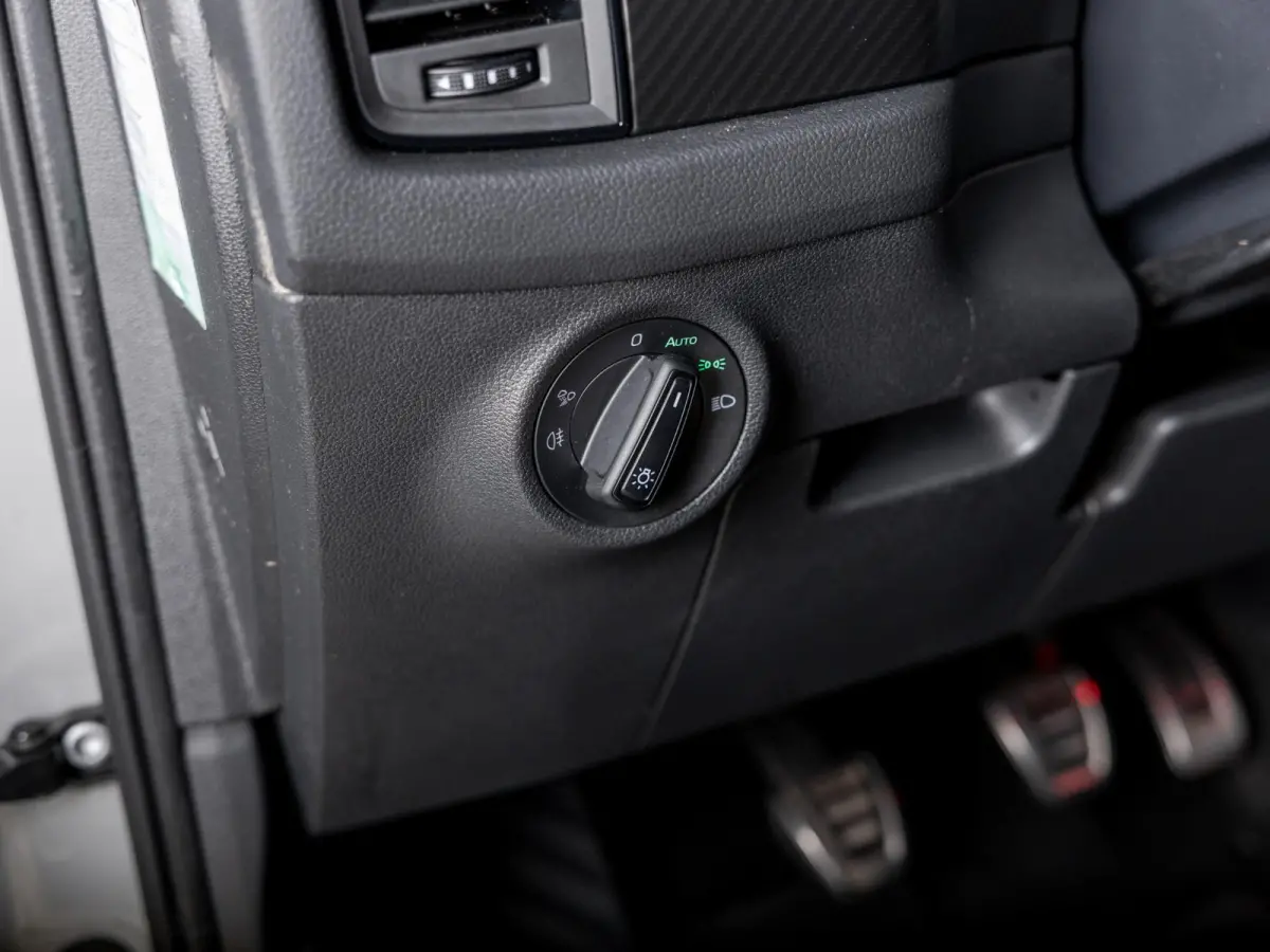 1.5 TSI Sportline Business / 150pk / Trekhaak / Panorama dak / Achteruitrij camera /