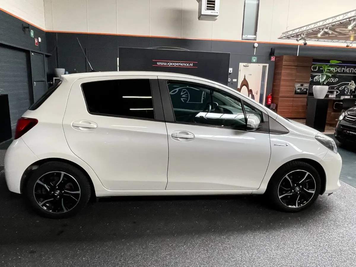 1.5 Hybrid Dynamic Bi-Tone Cruise ,Stoel verw, Navigatie & Camera