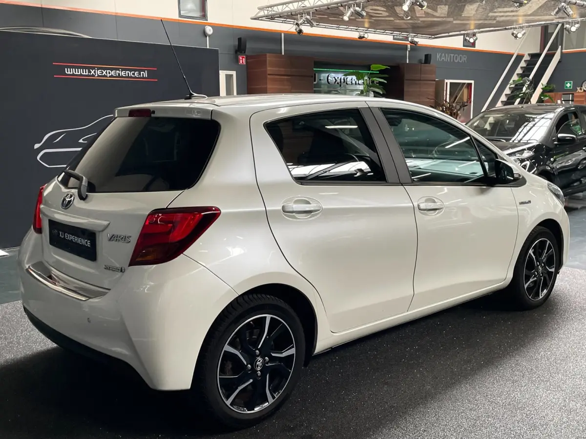 1.5 Hybrid Dynamic Bi-Tone Cruise ,Stoel verw, Navigatie & Camera