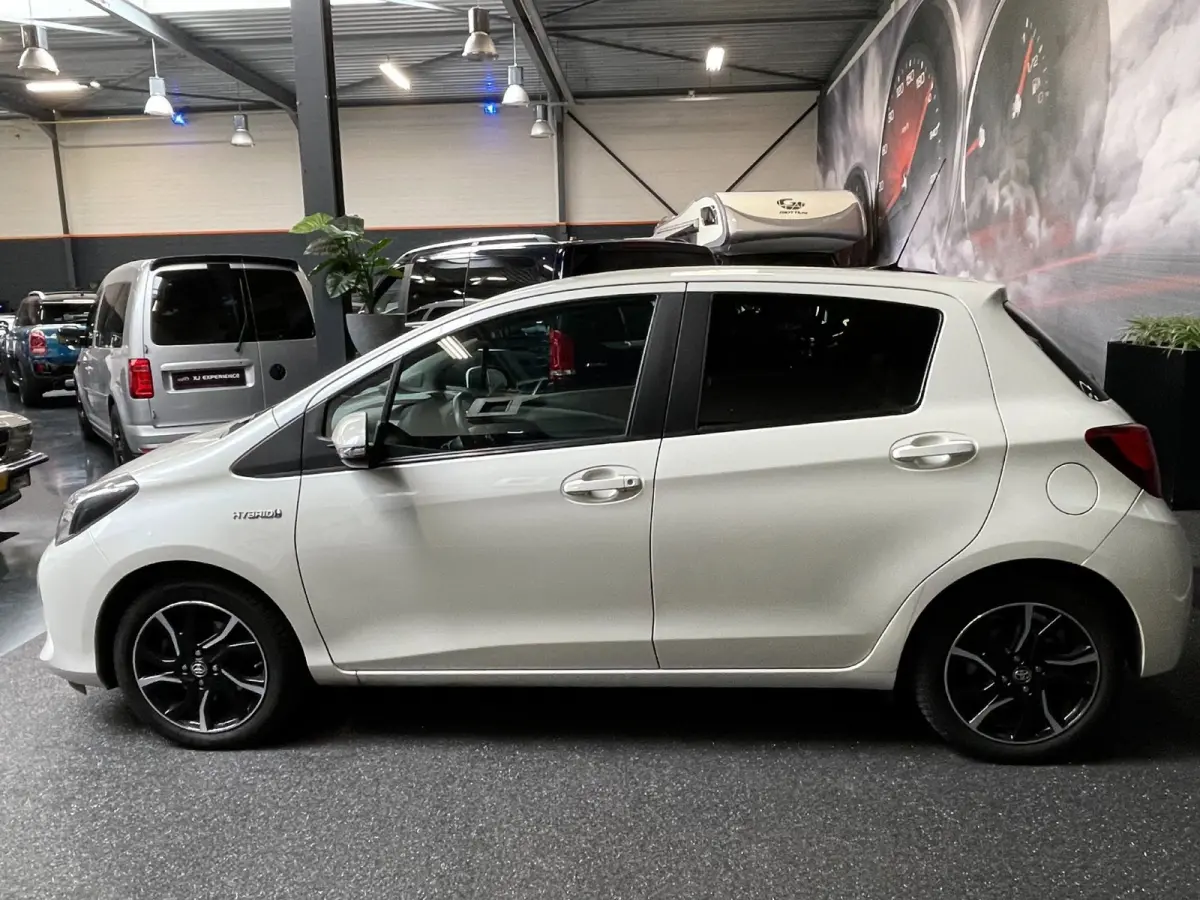 1.5 Hybrid Dynamic Bi-Tone Cruise ,Stoel verw, Navigatie & Camera