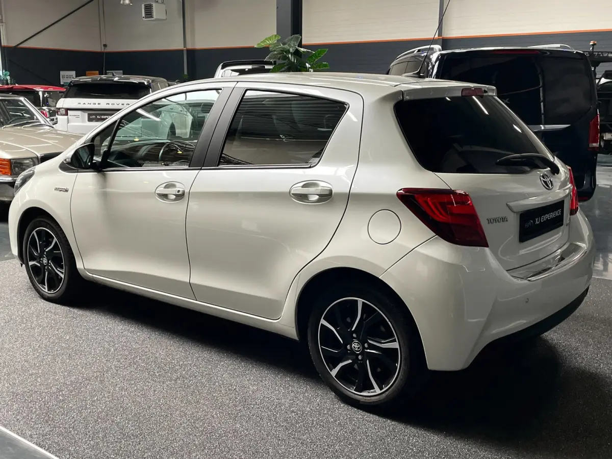 1.5 Hybrid Dynamic Bi-Tone Cruise ,Stoel verw, Navigatie & Camera