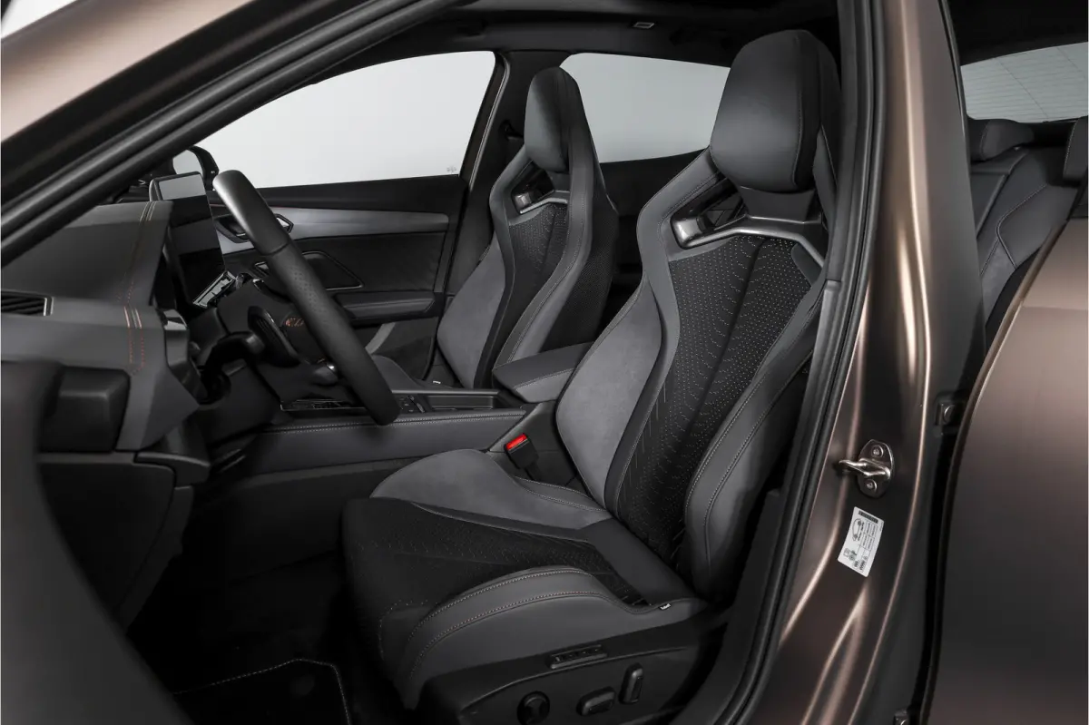 1.5 TSI e-Hybrid 272 PK VZ Extreme | Bronze Matt | S/K-Panodak | Sennheiser | Elek. stoelen | Matrix LED | Adapt. Cruise | Stoel-+stuurverw. | Camera | NAV+App. Connect | Elek. Klep | LM 19"