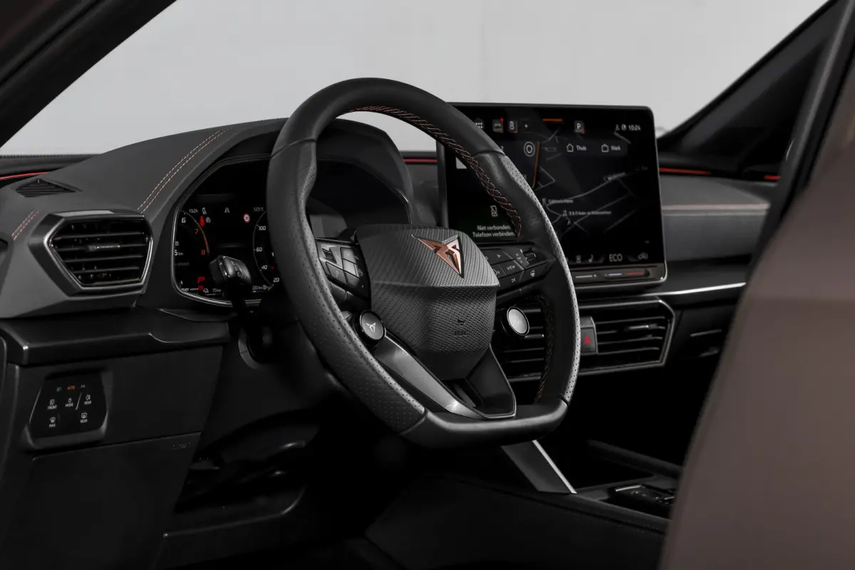 1.5 TSI e-Hybrid 272 PK VZ Extreme | Bronze Matt | S/K-Panodak | Sennheiser | Elek. stoelen | Matrix LED | Adapt. Cruise | Stoel-+stuurverw. | Camera | NAV+App. Connect | Elek. Klep | LM 19"