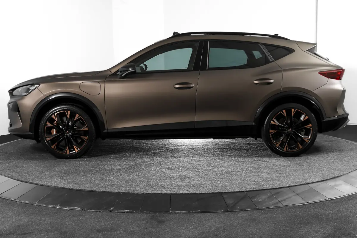 1.5 TSI e-Hybrid 272 PK VZ Extreme | Bronze Matt | S/K-Panodak | Sennheiser | Elek. stoelen | Matrix LED | Adapt. Cruise | Stoel-+stuurverw. | Camera | NAV+App. Connect | Elek. Klep | LM 19"