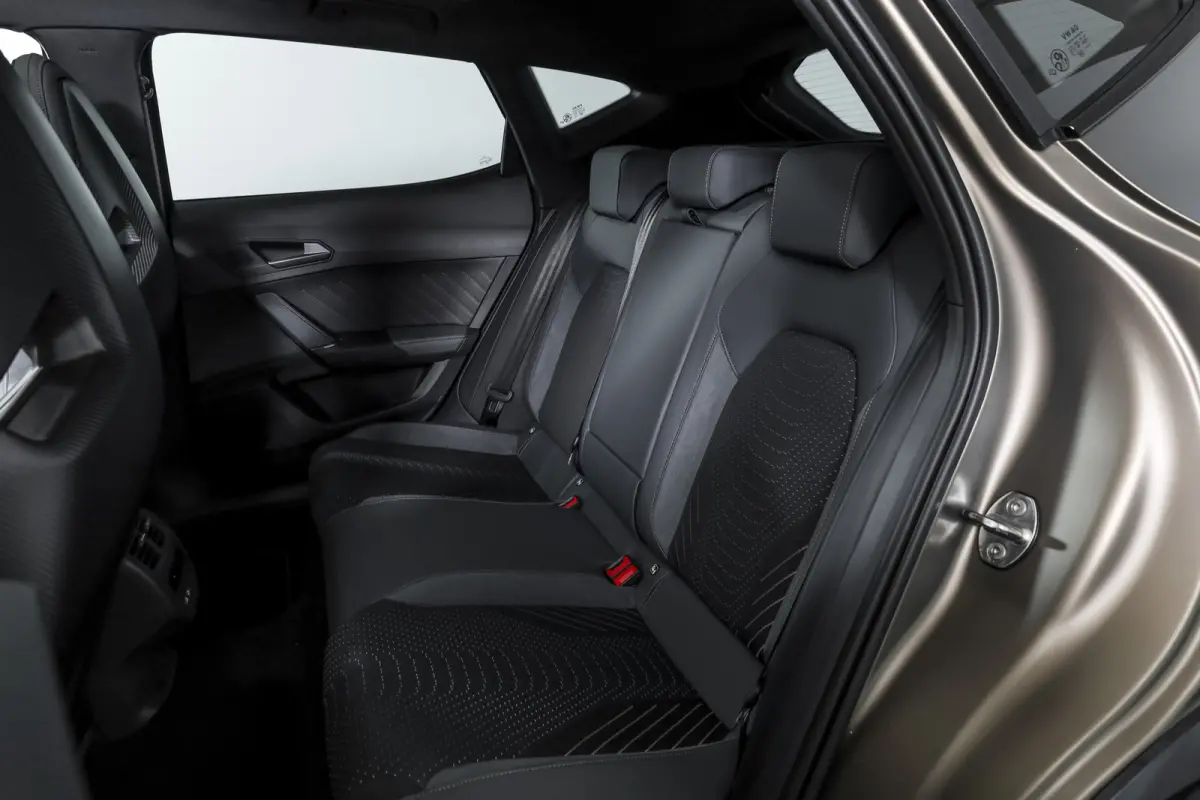 1.5 TSI e-Hybrid 272 PK VZ Extreme | Bronze Matt | S/K-Panodak | Sennheiser | Elek. stoelen | Matrix LED | Adapt. Cruise | Stoel-+stuurverw. | Camera | NAV+App. Connect | Elek. Klep | LM 19"