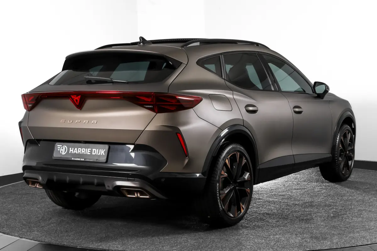 1.5 TSI e-Hybrid 272 PK VZ Extreme | Bronze Matt | S/K-Panodak | Sennheiser | Elek. stoelen | Matrix LED | Adapt. Cruise | Stoel-+stuurverw. | Camera | NAV+App. Connect | Elek. Klep | LM 19"