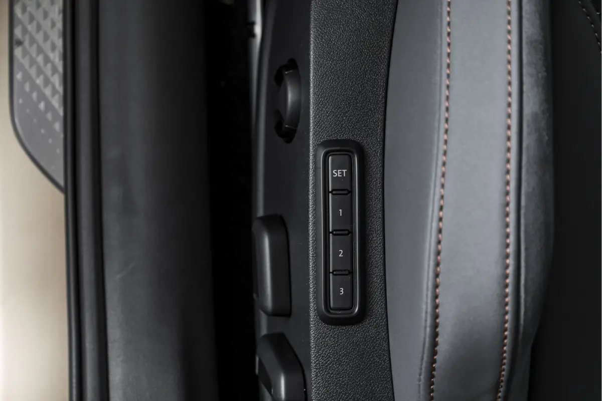 1.5 TSI e-Hybrid 272 PK VZ Extreme | Bronze Matt | S/K-Panodak | Sennheiser | Elek. stoelen | Matrix LED | Adapt. Cruise | Stoel-+stuurverw. | Camera | NAV+App. Connect | Elek. Klep | LM 19"