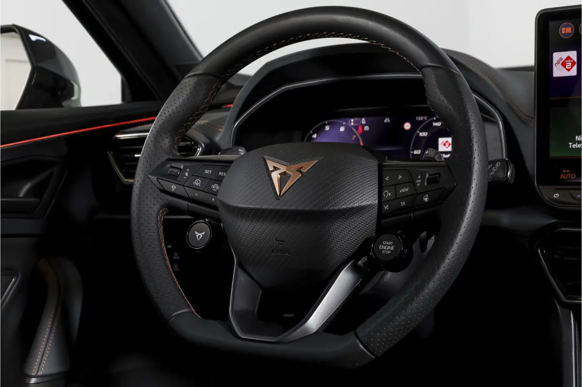 1.5 TSI e-Hybrid 272 PK VZ Extreme | Bronze Matt | S/K-Panodak | Sennheiser | Elek. stoelen | Matrix LED | Adapt. Cruise | Stoel-+stuurverw. | Camera | NAV+App. Connect | Elek. Klep | LM 19"