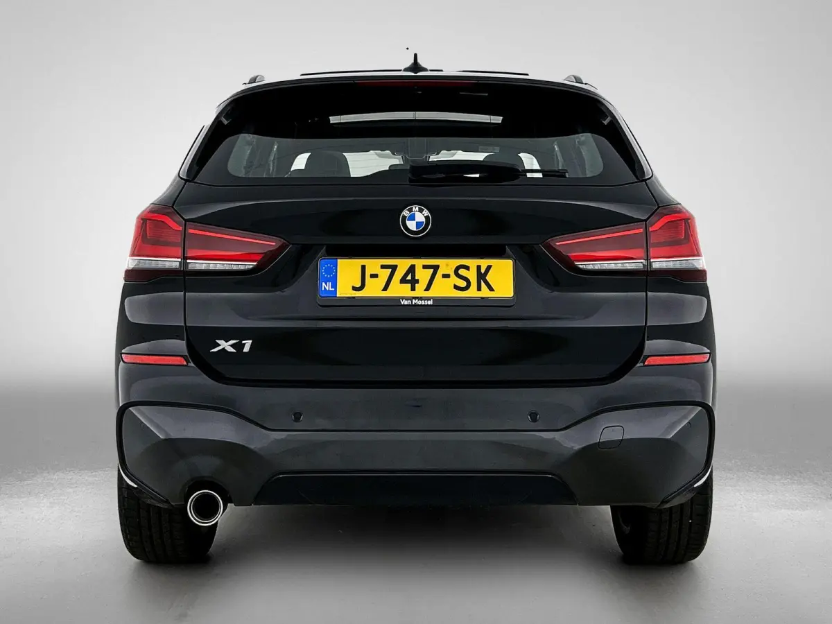 sDrive18i Executive Edition | M-SPORT | PANORAMADAK | STOELVERWARMING | ELEKTRISCHE KOFFERKLEP | HEAD UP | CRUISE CONTROL | CLIMATE CONTROL |