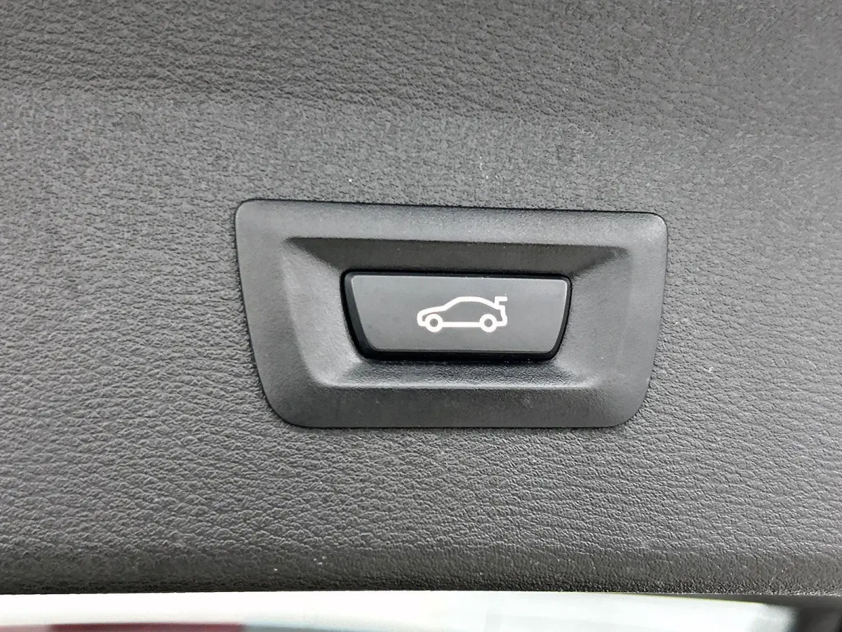 sDrive18i Executive Edition | M-SPORT | PANORAMADAK | STOELVERWARMING | ELEKTRISCHE KOFFERKLEP | HEAD UP | CRUISE CONTROL | CLIMATE CONTROL |