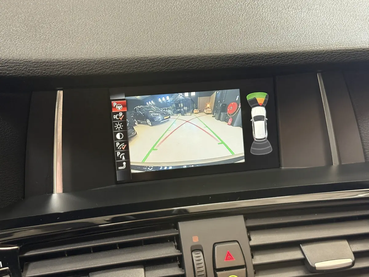 xDrive20i Centennial High Executive | M-Sport | Panoramadak | Camera
