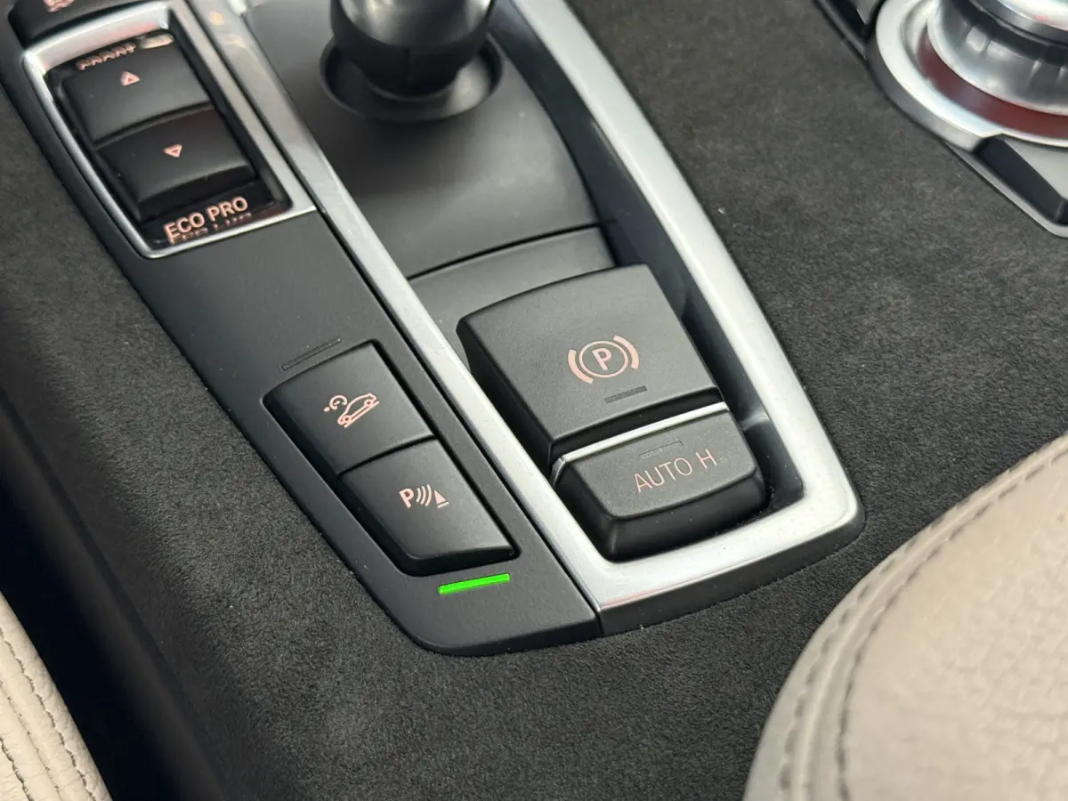xDrive20i Centennial High Executive | M-Sport | Panoramadak | Camera
