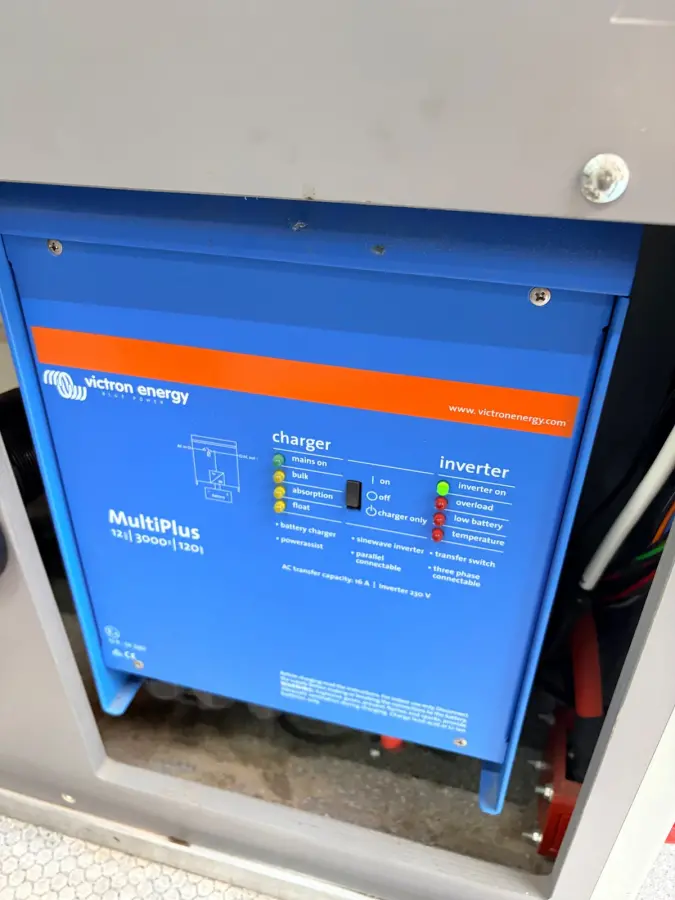 Servicewagen 1.6 dCi euro6 T27 L1H1 Comfort Bott inrichting Victron v230 Standkachel Trekhaak RIJKLAARPRIJS!