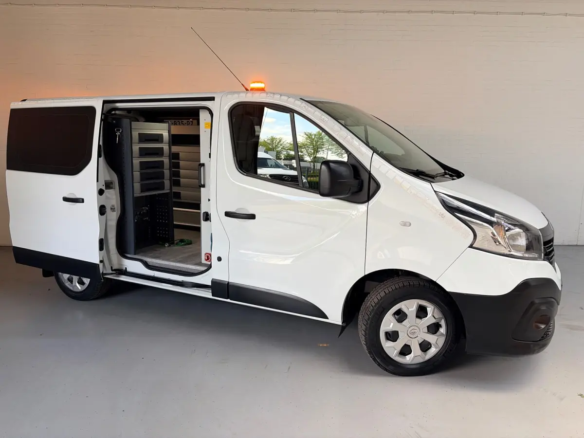 Servicewagen 1.6 dCi euro6 T27 L1H1 Comfort Bott inrichting Victron v230 Standkachel Trekhaak RIJKLAARPRIJS!