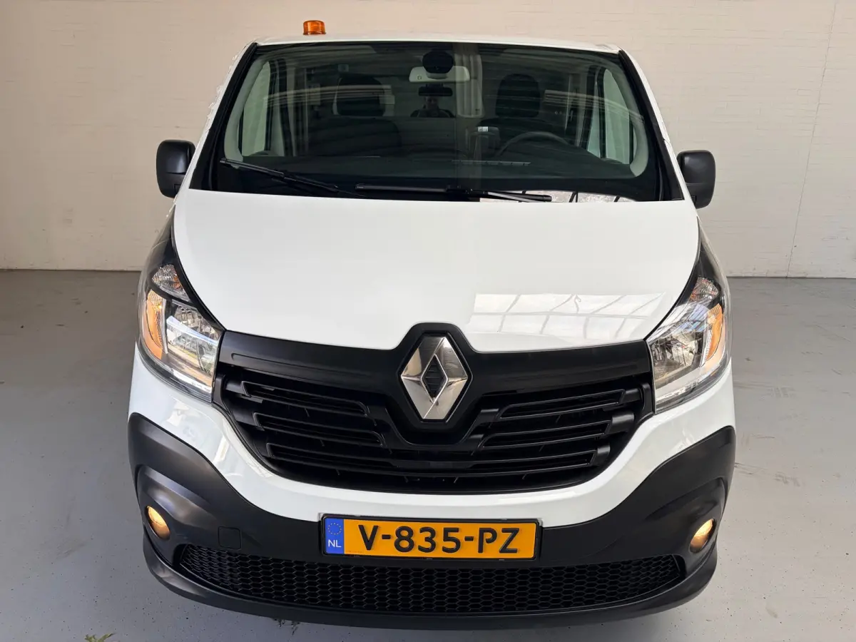 Servicewagen 1.6 dCi euro6 T27 L1H1 Comfort Bott inrichting Victron v230 Standkachel Trekhaak RIJKLAARPRIJS!
