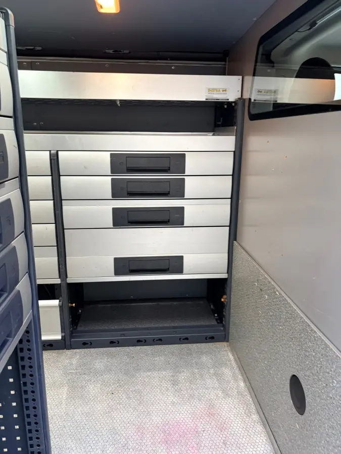 Servicewagen 1.6 dCi euro6 T27 L1H1 Comfort Bott inrichting Victron v230 Standkachel Trekhaak RIJKLAARPRIJS!