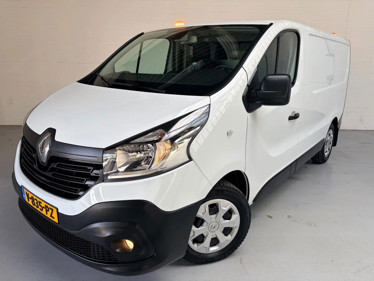 Servicewagen 1.6 dCi euro6 T27 L1H1 Comfort Bott inrichting Victron v230 Standkachel Trekhaak RIJKLAARPRIJS!