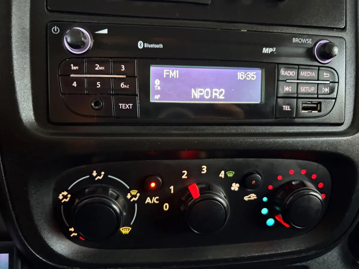 Servicewagen 1.6 dCi euro6 T27 L1H1 Comfort Bott inrichting Victron v230 Standkachel Trekhaak RIJKLAARPRIJS!