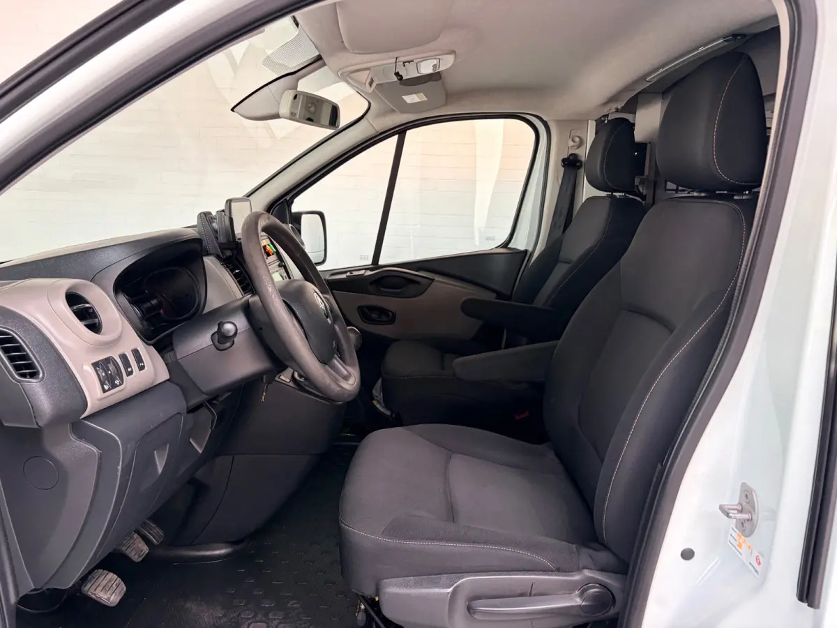 Servicewagen 1.6 dCi euro6 T27 L1H1 Comfort Bott inrichting Victron v230 Standkachel Trekhaak RIJKLAARPRIJS!