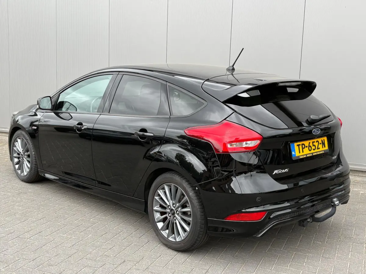 125PK EcoB. ST-Line Trekhaak/Camera/Carplay-android/Navigatie/Cruise-control