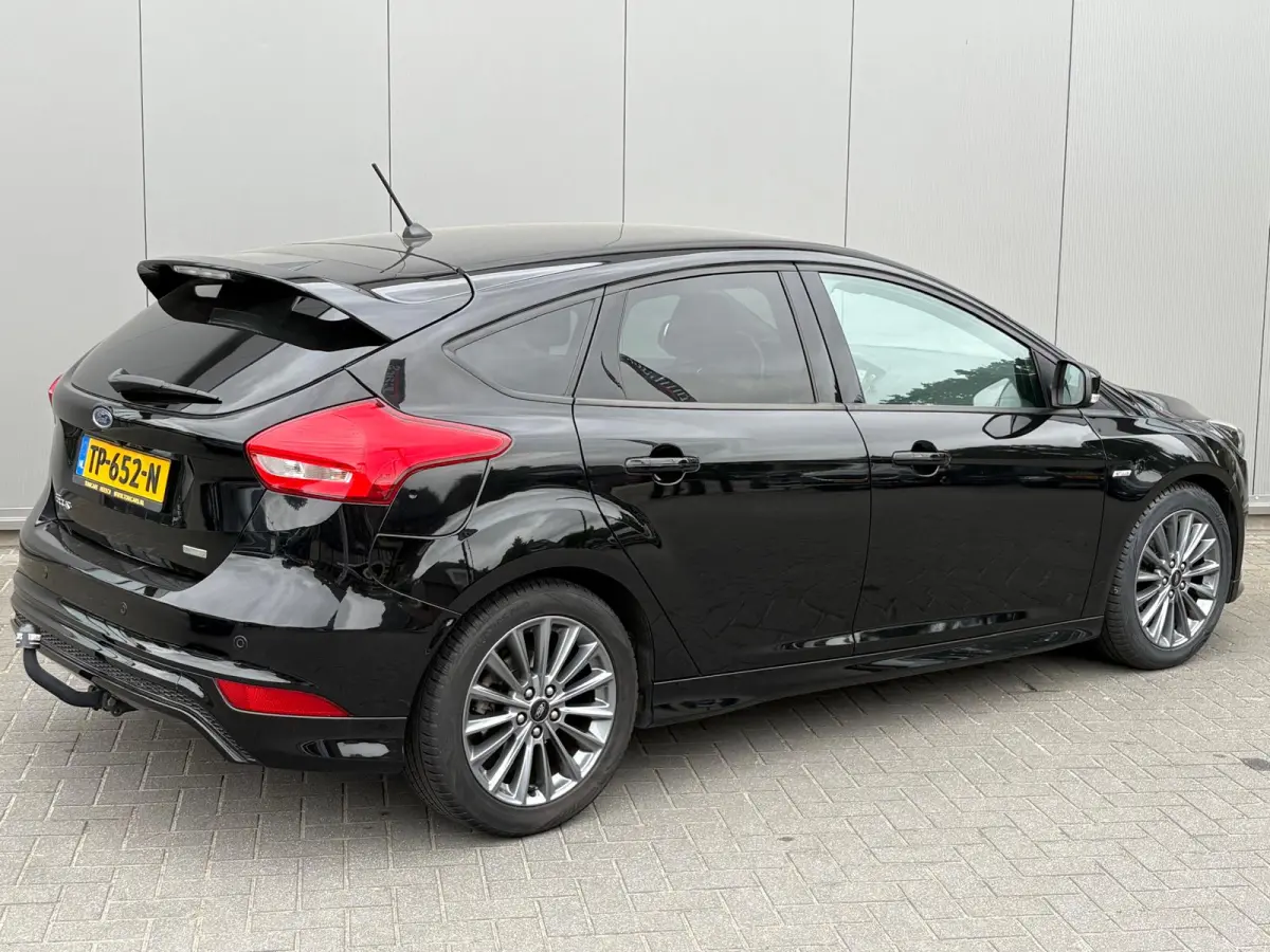 125PK EcoB. ST-Line Trekhaak/Camera/Carplay-android/Navigatie/Cruise-control